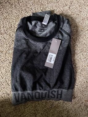 Vanquish fitness crop top - M
